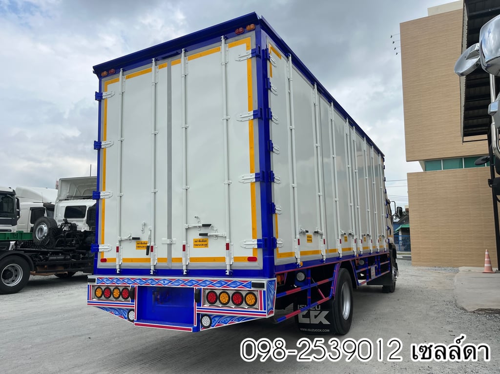 หกล้อตู้สิบบาน ISUZU FTR 240 แรง ปี 2566 (3438) หกล้อตู้สิบบาน ISUZU FTR 240 แรง ปี 2566 (3438)
