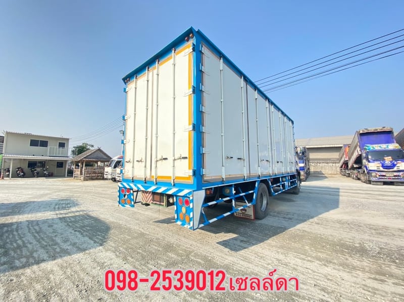 หกล้อตู้สิบบาน  ISUZU  FTR 240 แรง ปี 2564(3567