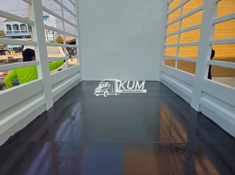 สี่ล้อคอก ISUZU NLR 130 แรง ปี 2555(8467)