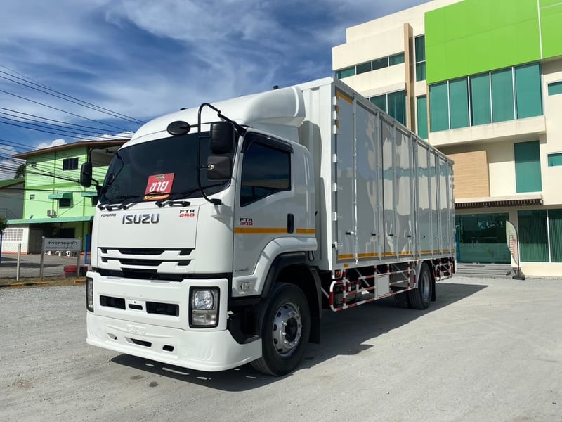 หกล้อตู้สิบบาน ISUZU FTR 240 แรง ปี 2565 (2375)