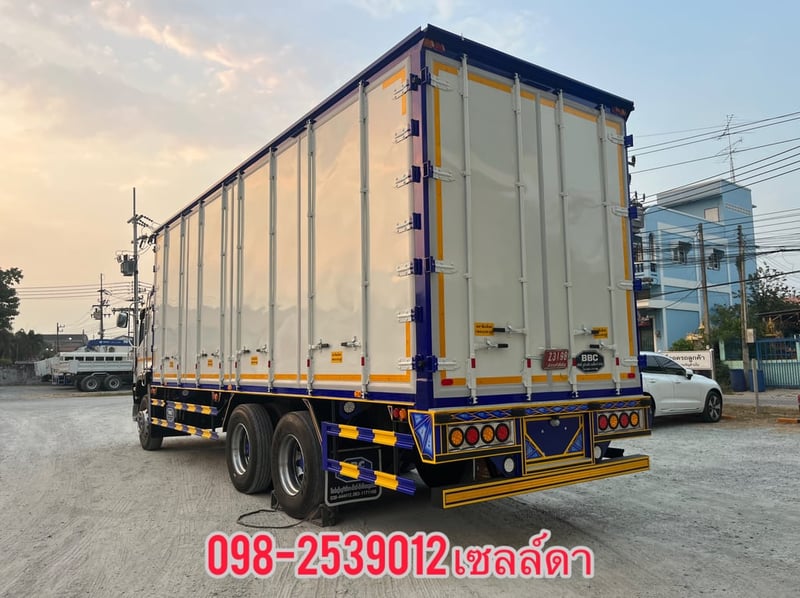 สิบล้อตู้สิบบาน Isuzu FVM240 แรง ปี60(2720)