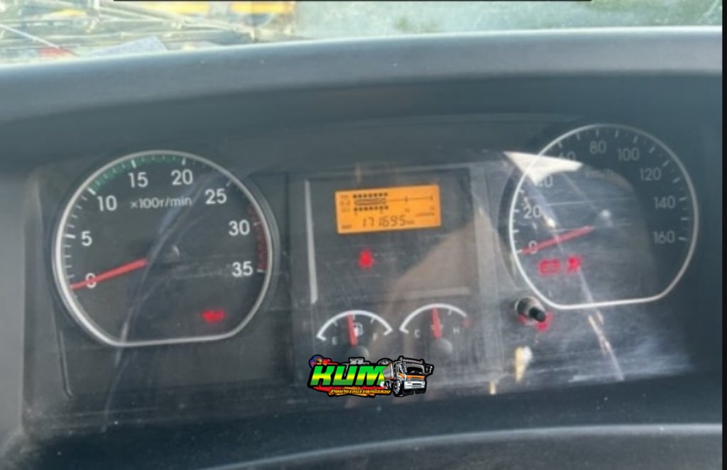 หกล้อตู้สิบบาน  ISUZU  FTR 240 แรง  ปี 2566 (3438)