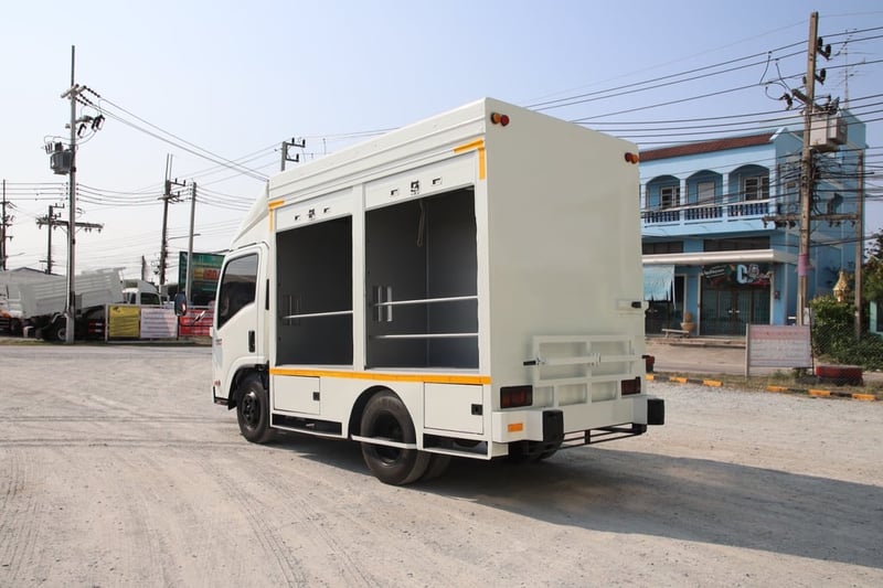 หกล้อตู้ ISUZU NMR 130 แรง ปี 2558(5477)