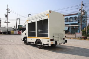 หกล้อตู้ ISUZU NMR 130 แรง ปี 2558(5477)