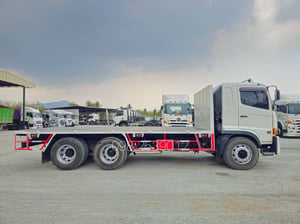 👉ฟรียางใหม่ 10เส้น 👉ฟรีเก็บงานสวยให้ สิบล้อพื้นเรียบ HINO FL8J 260 แรง ปี 2560(1784)