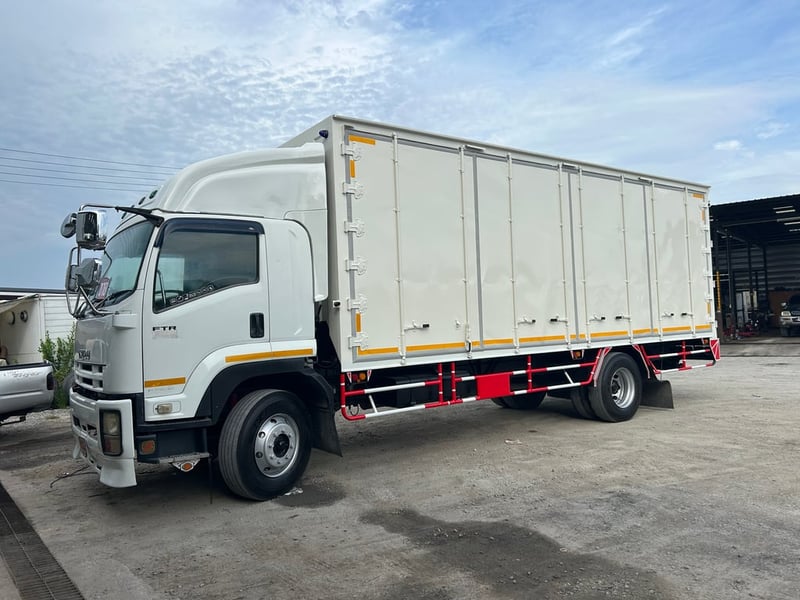 🔥ฟรีเก็บสวยทั้งคัน อู่BBC บ้านบึง🔥 หกล้อตู้สิบบาน ISUZU FTR 240 แรง ปี 2557(9785) 🔥ฟรีเก็บสวยทั้งคัน อู่BBC บ้านบึง🔥 หกล้อตู้สิบบาน ISUZU FTR 240 แรง ปี 2557(9785)