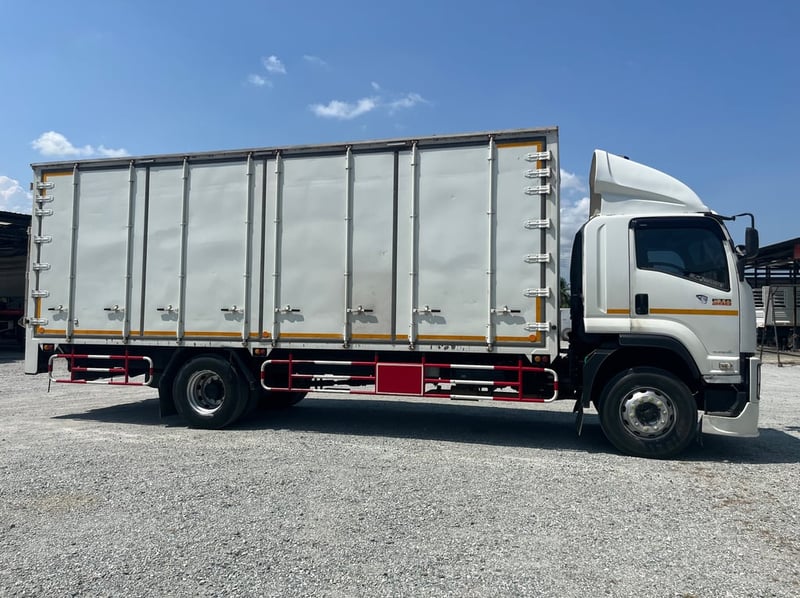 หกล้อตู้สิบบาน ISUZU FTR 240 แรง ปี 2565 (2375)