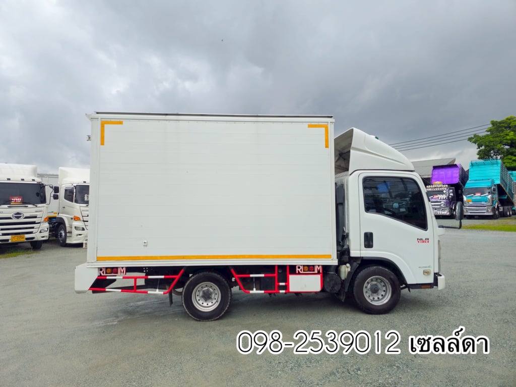 สี่ล้อตู้ ISUZU  NLR 130 แรง ปี 2560 (5044)