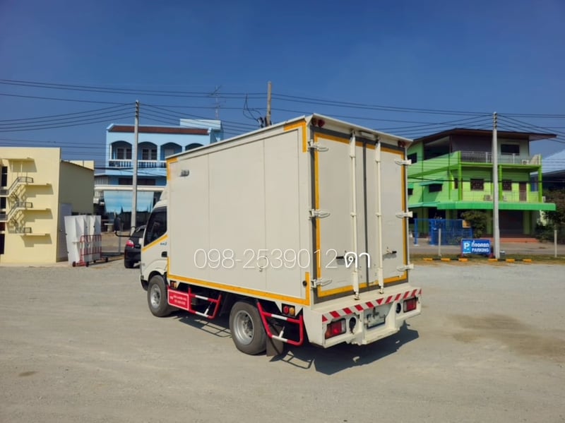 สี่ล้อตู้ HINO XZU 136 แรง ปี 2567 สูงใน 1.85 กว้างใน 1.88 กว้างนอก 2.0 (9713) สี่ล้อตู้ HINO XZU 136 แรง ปี 2567 สูงใน 1.85 กว้างใน 1.88 กว้างนอก 2.0 (9713)