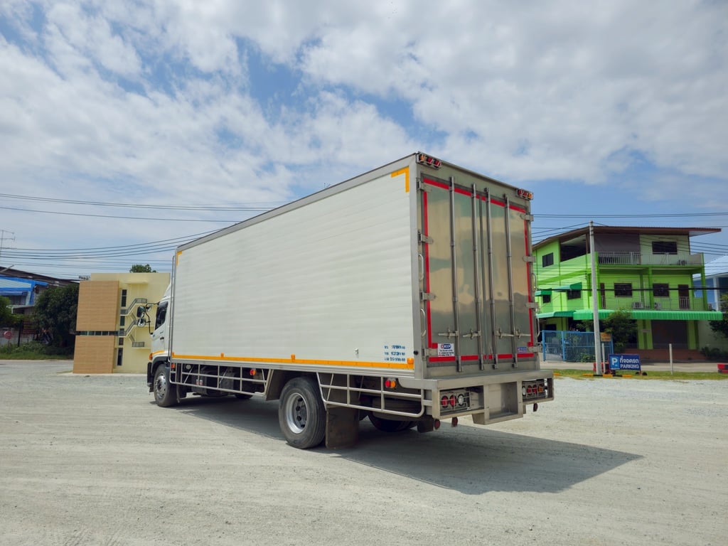 👉ไมล์น้อย 100, xxx  👉ป้ายแดงมือเดียว ไม่มีชนหนัก  หกล้อตู้เย็น  HINO FG8J 240แรง ปี 2566(4212)