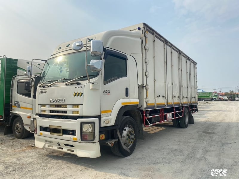 🚚รถเข้าใหม่หกล้อตู้สิบบาน  Isuzu FTR 240 แรงม้า ปี57 (9785)