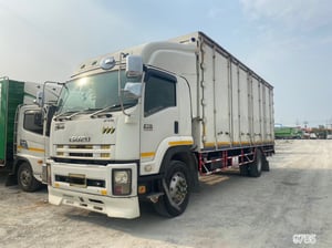 🚚รถเข้าใหม่หกล้อตู้สิบบาน  Isuzu FTR 240 แรงม้า ปี57 (9785)