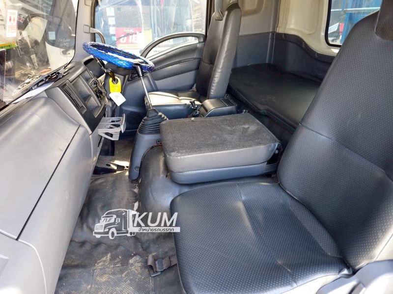 Sาคา 1,850,000 บาท สิบล้อตู้สิบบาน  ISUZU FVM 240 แรง ปี 2561(1517)