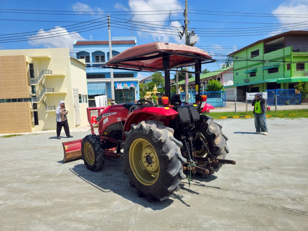 👉 ชั่วโมงน้อย 4,000 กว่า , ปีใหม่ รถไถ่  YANMAR (6021)