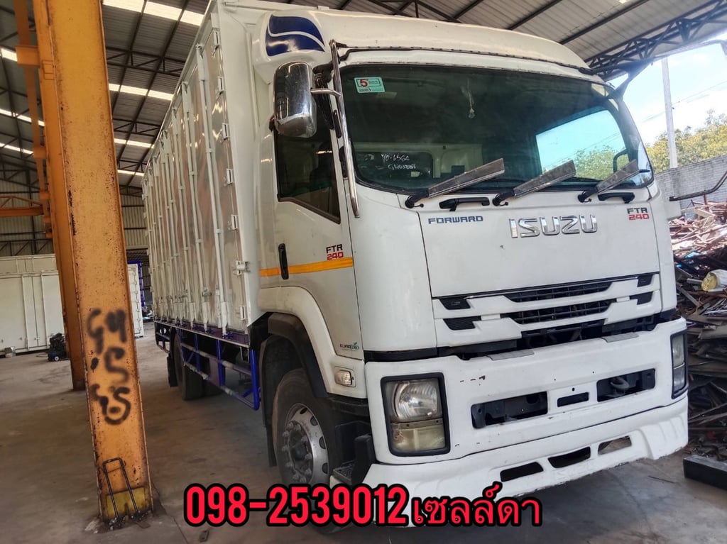 หกล้อตู้สิบบาน ISUZU FTR  240 แรง ปี 2564(6584)