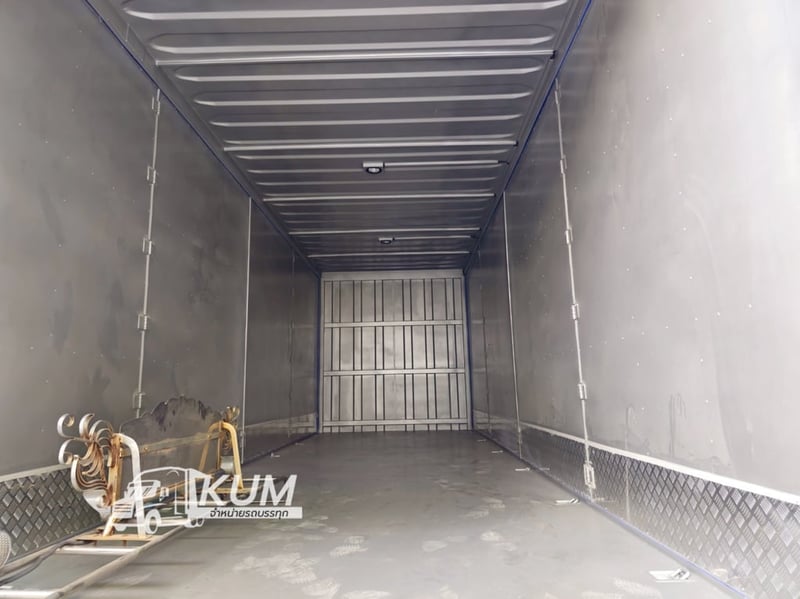 Sาคา 1,850,000 บาท สิบล้อพื้นเรียบ  ISUZU FVM 240 แรง ปี 2561(1517)