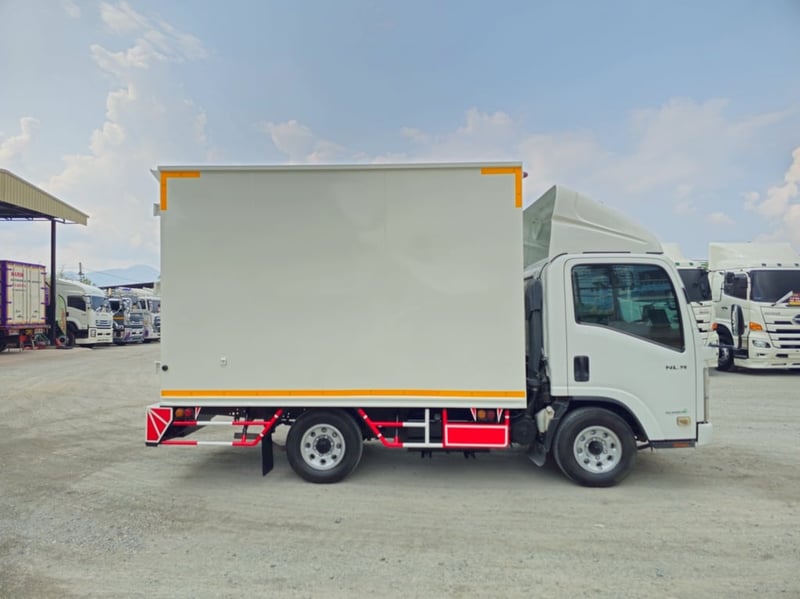 สี่ล้อตู้ ISUZU  NLR104 แรง ปี 2563(2632)