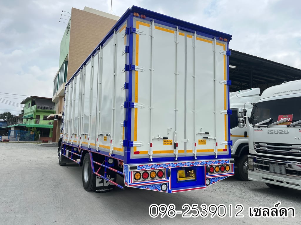 หกล้อตู้สิบบาน  ISUZU  FTR 240 แรง  ปี 2566 (3438)