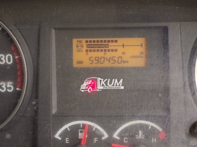 Sาคา 1,850,000 บาท สิบล้อตู้สิบบาน  ISUZU FVM 240 แรง ปี 2561(1517)