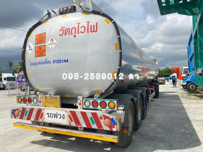 หางพวงน้ำมัน สามเพลา อู่ บันเทิงรุ่งเรือง ปี 2558 ยาว 12.0 กว้าง 2.5 (4593)