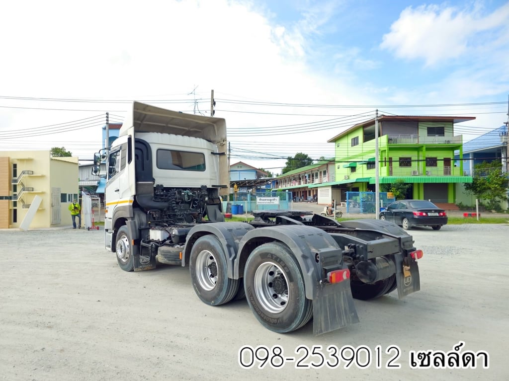 สิบล้อหัวลาก UD ESCOT  398.4 แรง (6079)