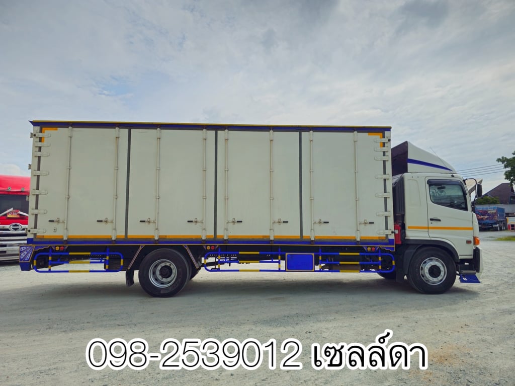 หกล้อตู้สิบบาน hino FG8j 240 ปี64(3648)