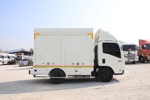 หกล้อตู้ ISUZU NMR 130 แรง ปี 2558(5477)