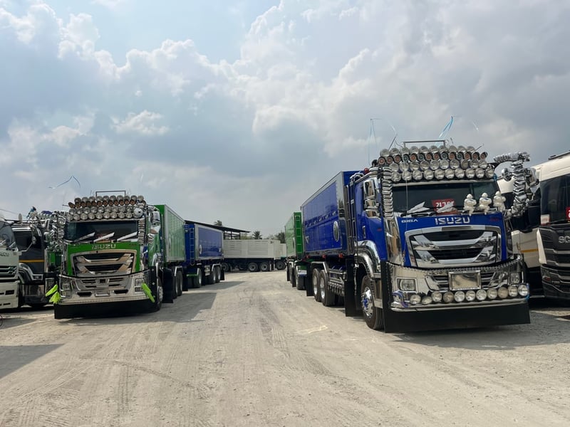 สิบล้อตู้สิบบาน ISUZU FVM 240 แรง ปี 2561(1517) สิบล้อตู้สิบบาน ISUZU FVM 240 แรง ปี 2561(1517)