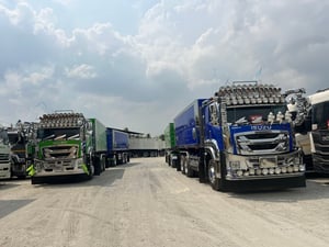 สิบล้อตู้สิบบาน ISUZU FVM 240 แรง ปี 2561(1517) สิบล้อตู้สิบบาน ISUZU FVM 240 แรง ปี 2561(1517)