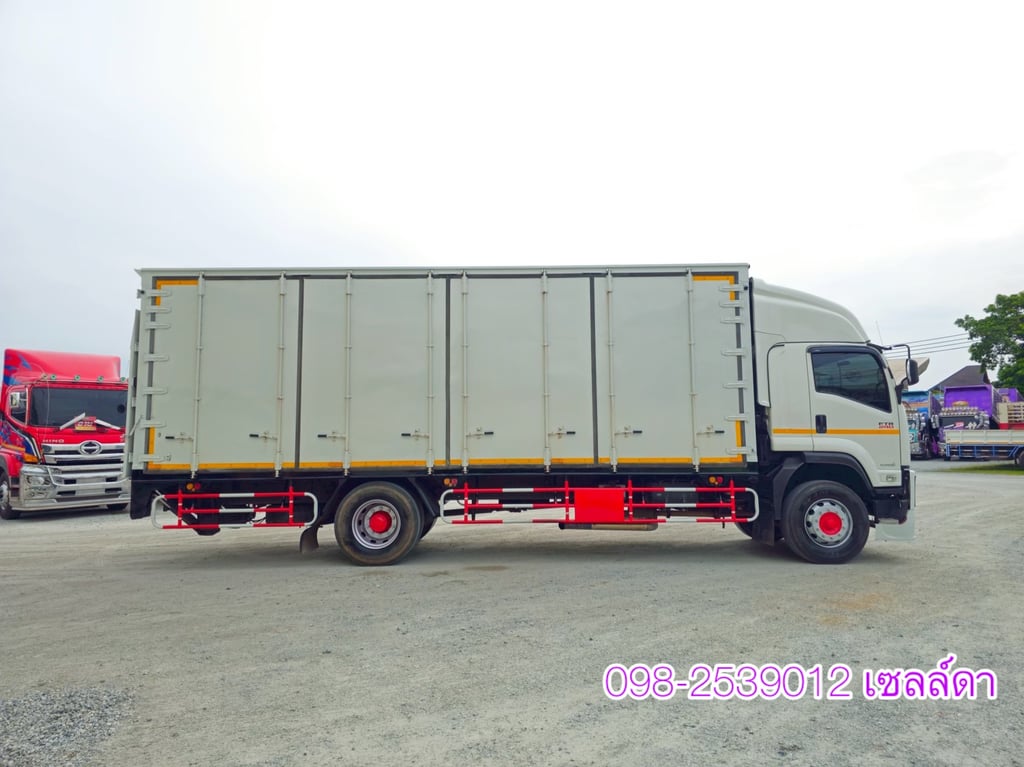 หกล้อตู้สิบบาน  ISUZU FTR 240 แรง  ปี 2564(5105) หกล้อตู้สิบบาน  ISUZU FTR 240 แรง  ปี 2564(5105)
