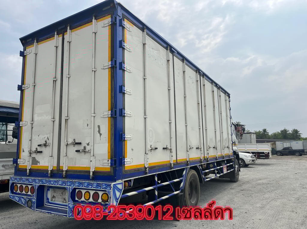 หกล้อตู้สิบบาน ISUZU FTR  240 แรง ปี 2564(6584)