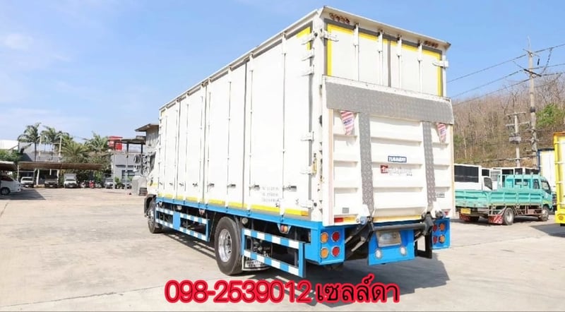 Sาคาตัด 1,850,000 บาท หกล้อตู้สิบบาน HINO FG8J 240 แรง ปี 2567 (8260)