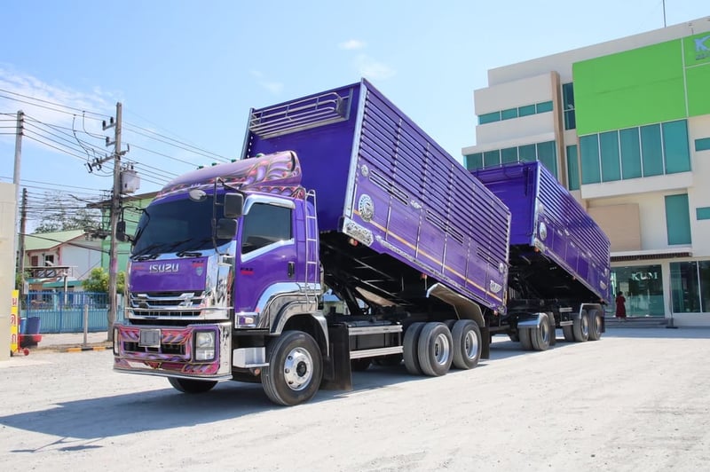 ฟรียางใหม่ 2 เส้น ฟรีเก็บช่วงล่าง เก็บงานสวยเฉพาะจุด  สิบล้อดั้มพ์ ISUZU FXZ 360 แรง ปี 2554 +  หางดั้มพ์ สามเพลา อู่ส.สมบัติ ปี 2555(9033,0857)