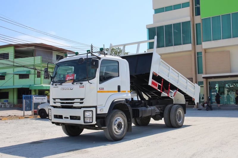 หกล้อดั้ม ISUZU FTR 240 แรง ปี 2566(3266)