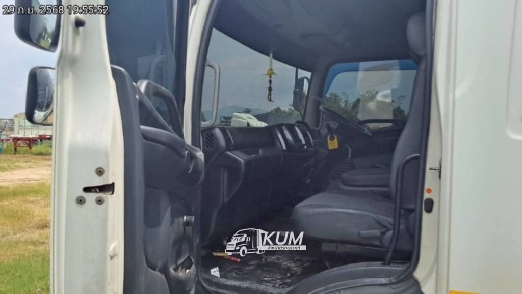 หกล้อตู้สิบบาน Hino FG8J 212 ปี 55 (0988)