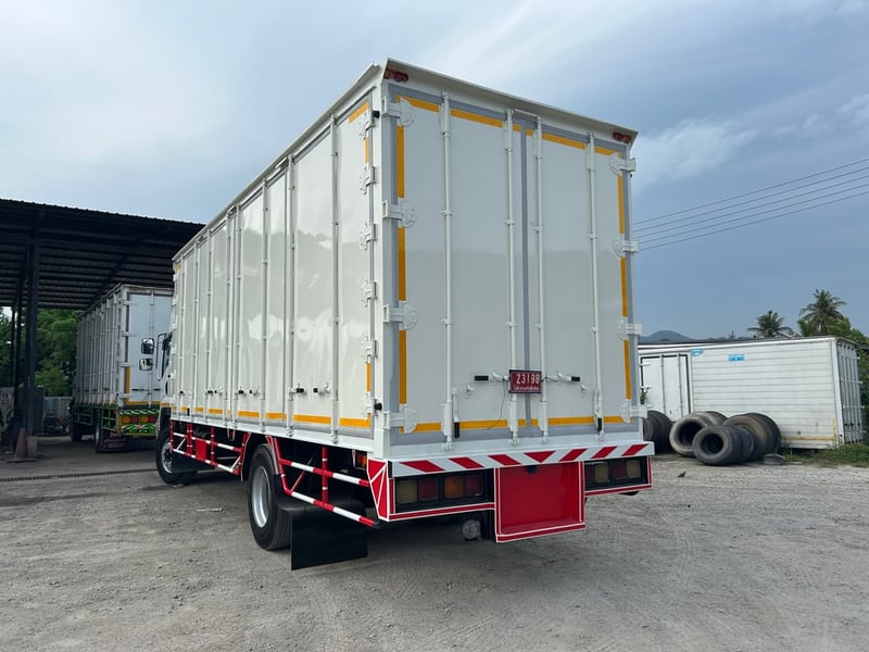 🔥ฟรีเก็บสวยทั้งคัน อู่BBC บ้านบึง🔥 หกล้อตู้สิบบาน ISUZU FTR 240 แรง ปี 2557(9785) 🔥ฟรีเก็บสวยทั้งคัน อู่BBC บ้านบึง🔥 หกล้อตู้สิบบาน ISUZU FTR 240 แรง ปี 2557(9785)