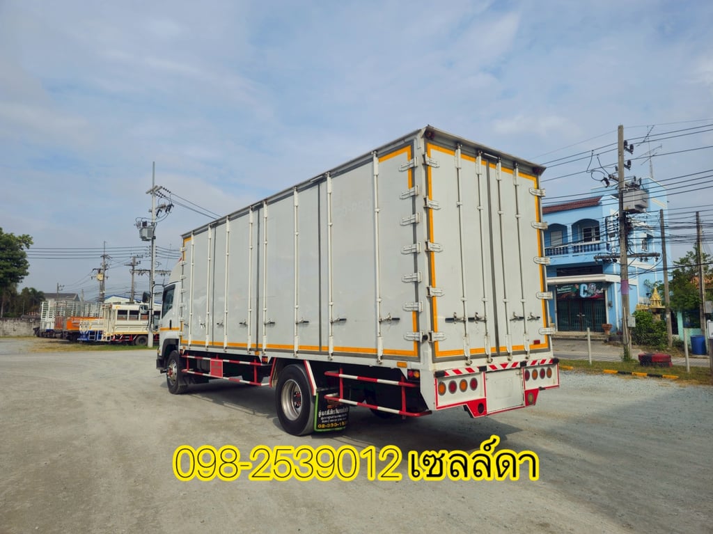 หกล้อตู้สิบบาน ISUZU FTR 240 แรง ปี 2555(5404)