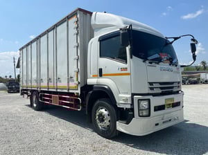 หกล้อตู้สิบบาน ISUZU FTR 240 แรง ปี 2565 (2375)