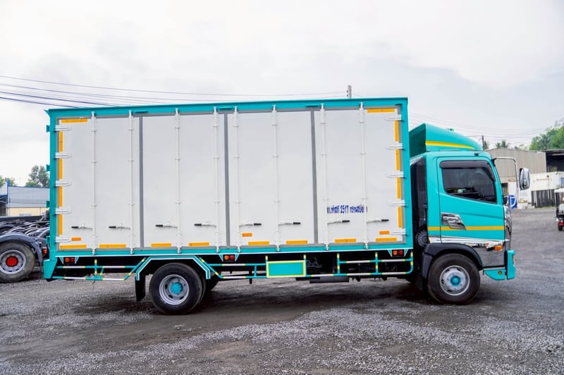 หกล้อตู้แห้ง ยาว 5.83เมตร