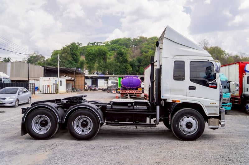 ISUZU GXZ 320แรงม้า รถบรรทุก หัวลาก 10ล้อ หัวลาก เฉพาะหัว ปี2006 เลขไมล์มากกว่า 800,000 กม.