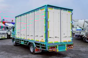 หกล้อตู้แห้ง ยาว 5.83เมตร