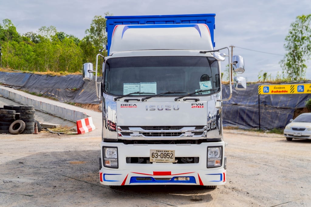 ISUZU FVM 240แรงม้า รถบรรทุก 10ล้อ ตู้แห้ง ปี2016 ISUZU FVM 240แรงม้า รถบรรทุก 10ล้อ ตู้แห้ง ปี2016