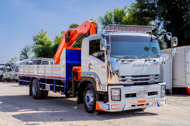 ISUZU FTR 240แรงม้า รถบรรทุก 6ล้อ กระบะเหล็กติดเครน ปี2016 เลขไมล์น้อยกว่า 500,000 กม.