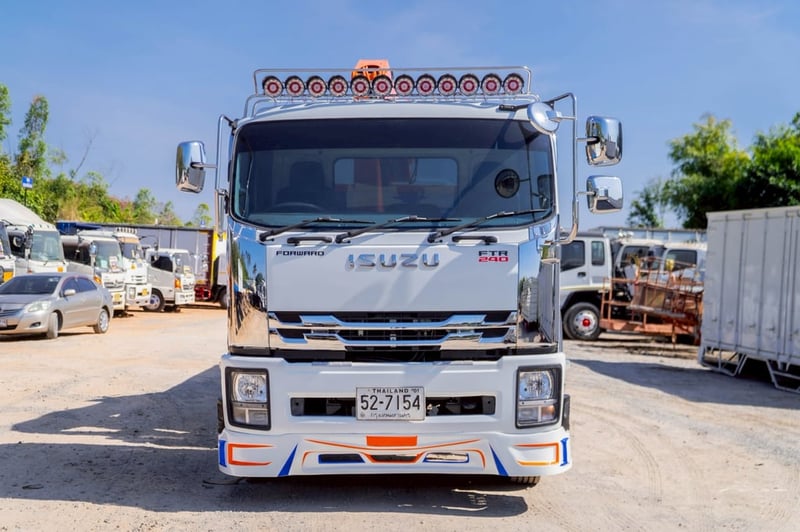 ISUZU FTR 240แรงม้า รถบรรทุก 6ล้อ กระบะเหล็กติดเครน ปี2016 เลขไมล์น้อยกว่า 500,000 กม.