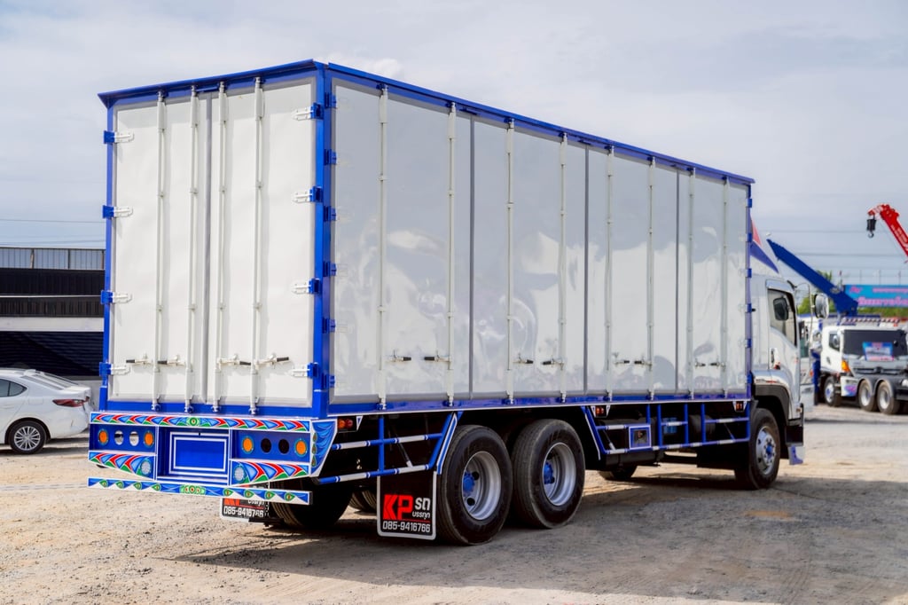 ISUZU FVM 240แรงม้า รถบรรทุก 10ล้อ ตู้แห้ง ปี2016 ISUZU FVM 240แรงม้า รถบรรทุก 10ล้อ ตู้แห้ง ปี2016