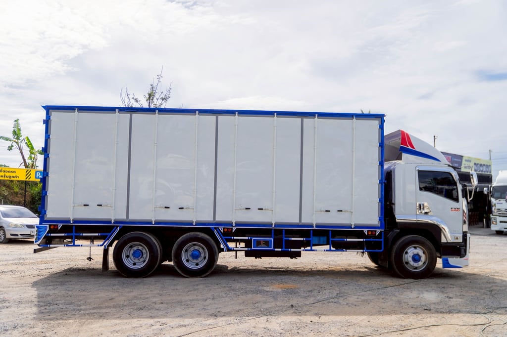 ISUZU FVM 240แรงม้า รถบรรทุก 10ล้อ ตู้แห้ง ปี2016 ISUZU FVM 240แรงม้า รถบรรทุก 10ล้อ ตู้แห้ง ปี2016