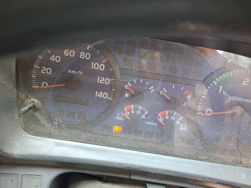 รถบรรทุก 6 ล้อช่วงยาวสะพานท้ายไฮโดรลิค