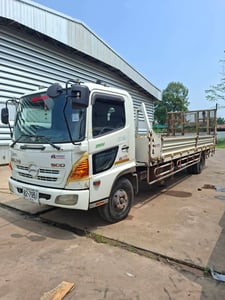 รถบรรทุก 6 ล้อช่วงยาวสะพานท้ายไฮโดรลิค