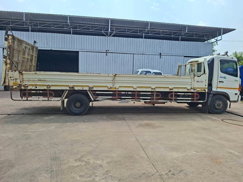 รถบรรทุก 6 ล้อช่วงยาวสะพานท้ายไฮโดรลิค