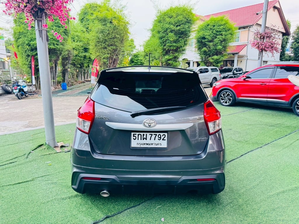 2014 Toyota YARIS 1.2  E Hatchback